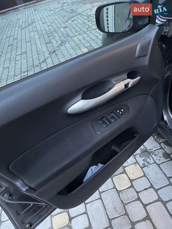 Хэтчбек Toyota Auris 2008 в Владимире