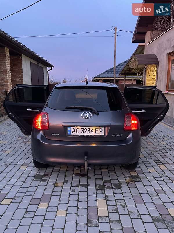 Хэтчбек Toyota Auris 2008 в Владимире