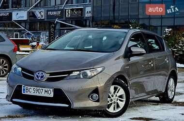 Хетчбек Toyota Auris 2013 в 