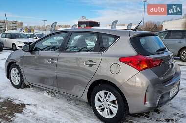 Хетчбек Toyota Auris 2013 в 