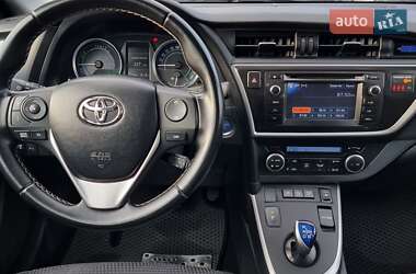 Хетчбек Toyota Auris 2013 в 