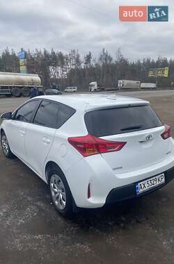 Хэтчбек Toyota Auris 2013 в Чугуеве