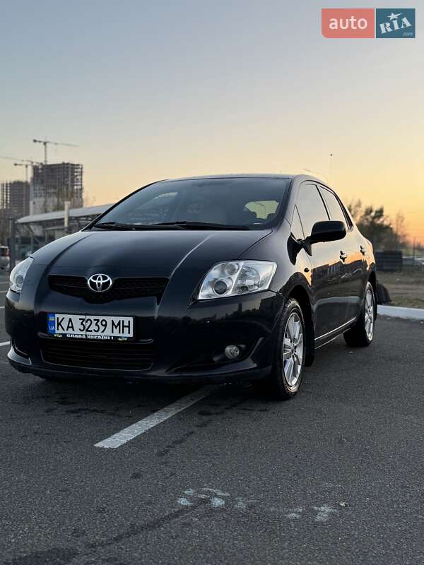 Хэтчбек Toyota Auris 2008 в Киеве