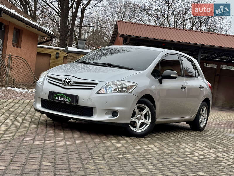 Хетчбек Toyota Auris 2011 в Мукачевому