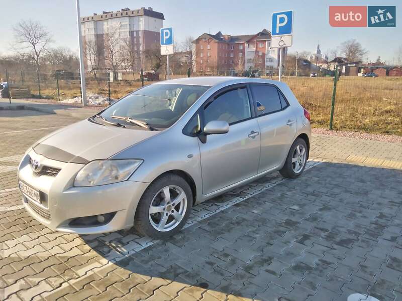 Хэтчбек Toyota Auris 2008 в Стрые