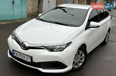 Универсал Toyota Auris 2015 в Киеве