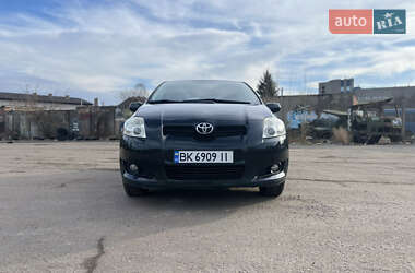 Хэтчбек Toyota Auris 2008 в 