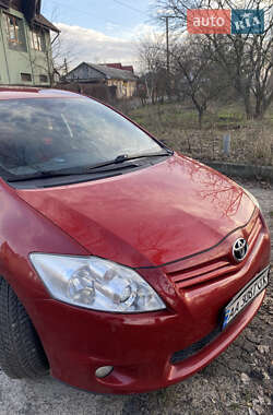 Хэтчбек Toyota Auris 2010 в 