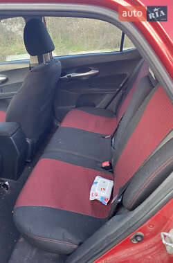 Хэтчбек Toyota Auris 2010 в 