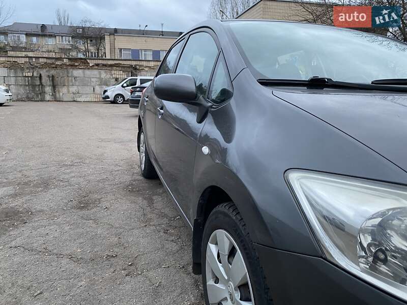 Хэтчбек Toyota Auris 2008 в Киеве
