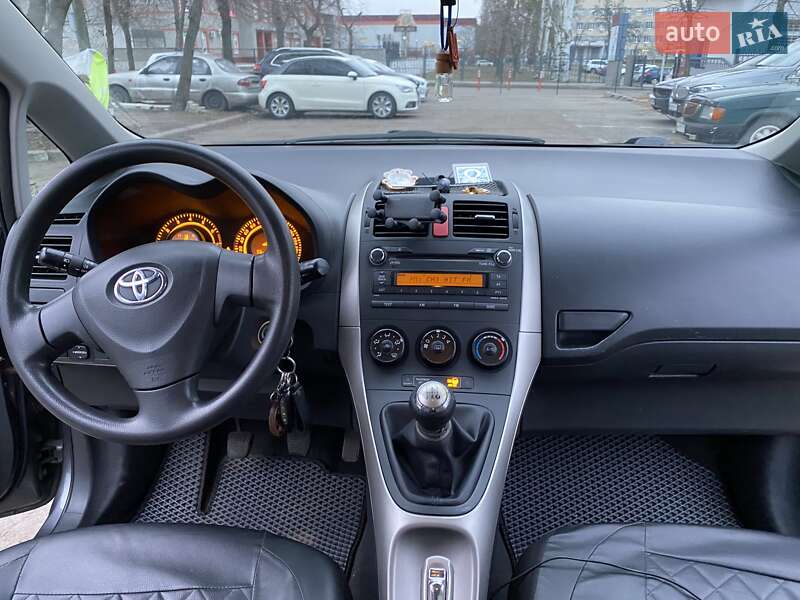 Хэтчбек Toyota Auris 2008 в Киеве