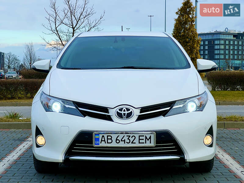 Хэтчбек Toyota Auris 2013 в Жмеринке