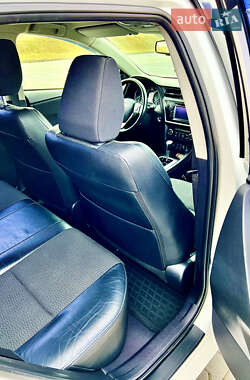 Хэтчбек Toyota Auris 2013 в 