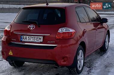 Хэтчбек Toyota Auris 2011 в Киеве