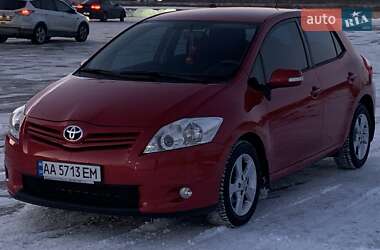 Хэтчбек Toyota Auris 2011 в Киеве