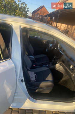 Хэтчбек Toyota Auris 2016 в 