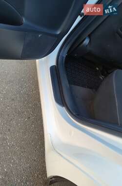 Хэтчбек Toyota Auris 2011 в 