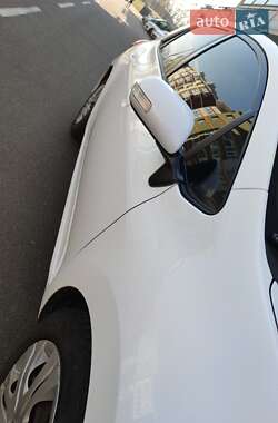 Хэтчбек Toyota Auris 2011 в 