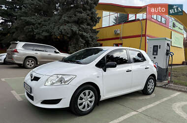 Хэтчбек Toyota Auris 2008 в 