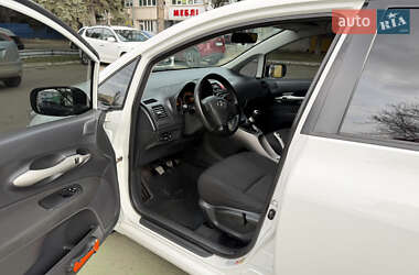 Хэтчбек Toyota Auris 2008 в 