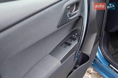 Хэтчбек Toyota Auris 2016 в 