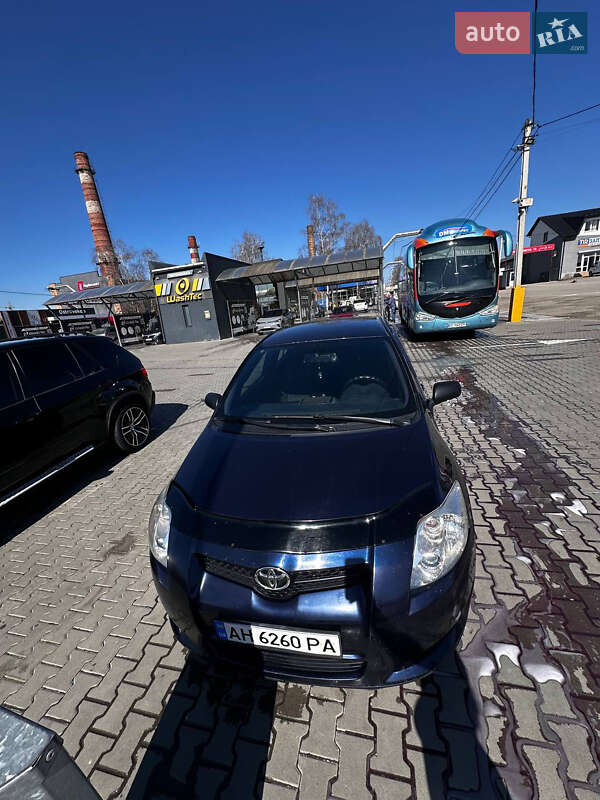 Хетчбек Toyota Auris 2008 в 