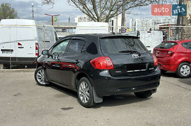 Хэтчбек Toyota Auris 2008 в 