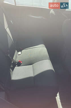 Хэтчбек Toyota Auris 2010 в 