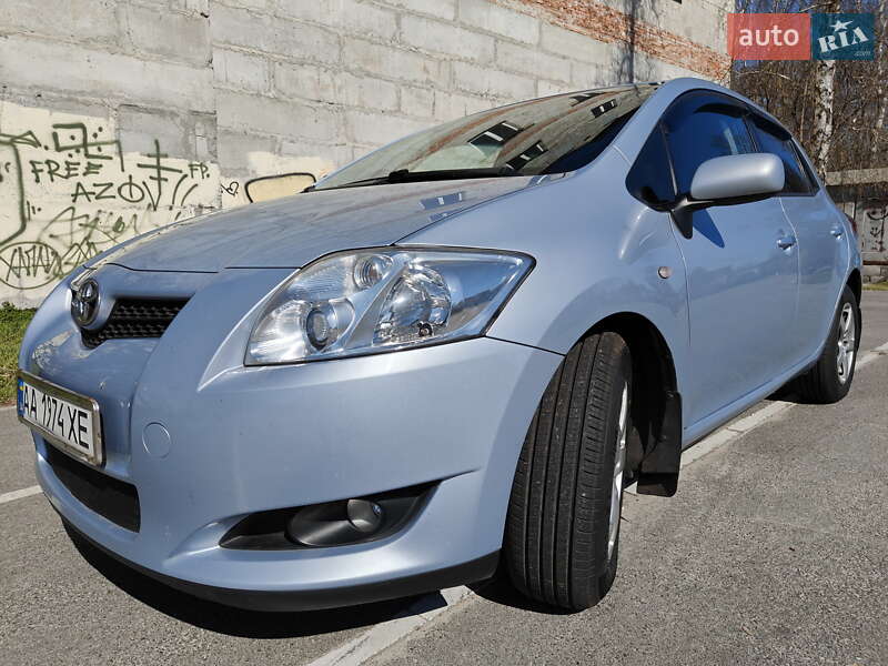 Хэтчбек Toyota Auris 2008 в 