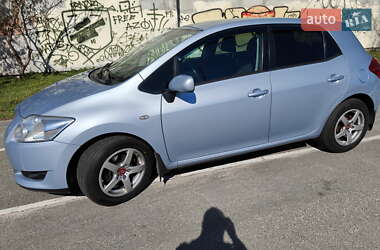 Хэтчбек Toyota Auris 2008 в 