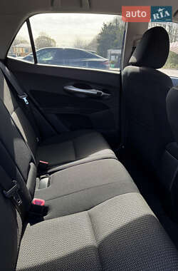 Хэтчбек Toyota Auris 2012 в 