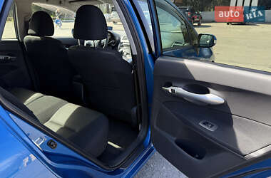 Хэтчбек Toyota Auris 2012 в 
