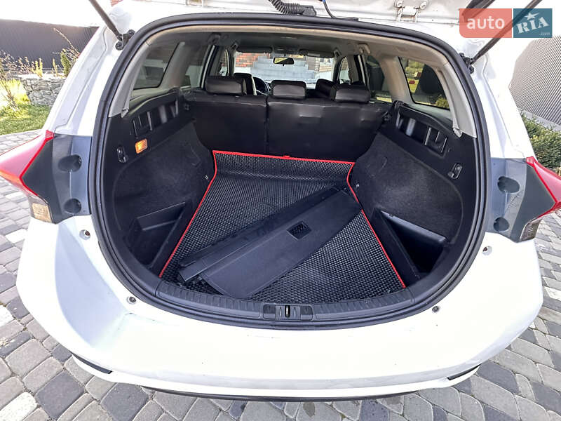 Універсал Toyota Auris 2015 в Радомишлі