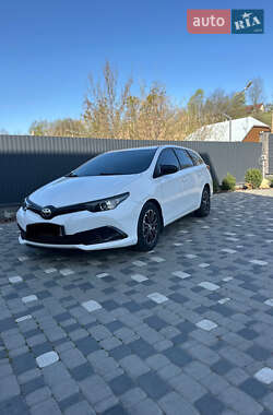 Универсал Toyota Auris 2015 в 