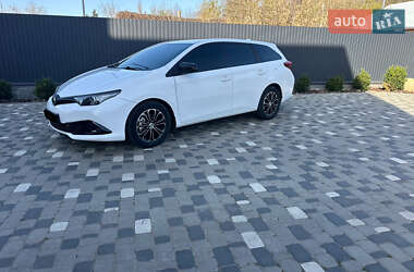 Универсал Toyota Auris 2015 в 