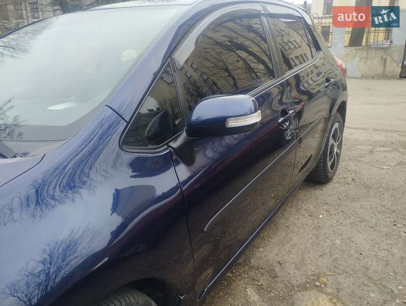 Хэтчбек Toyota Auris 2010 в Черновцах