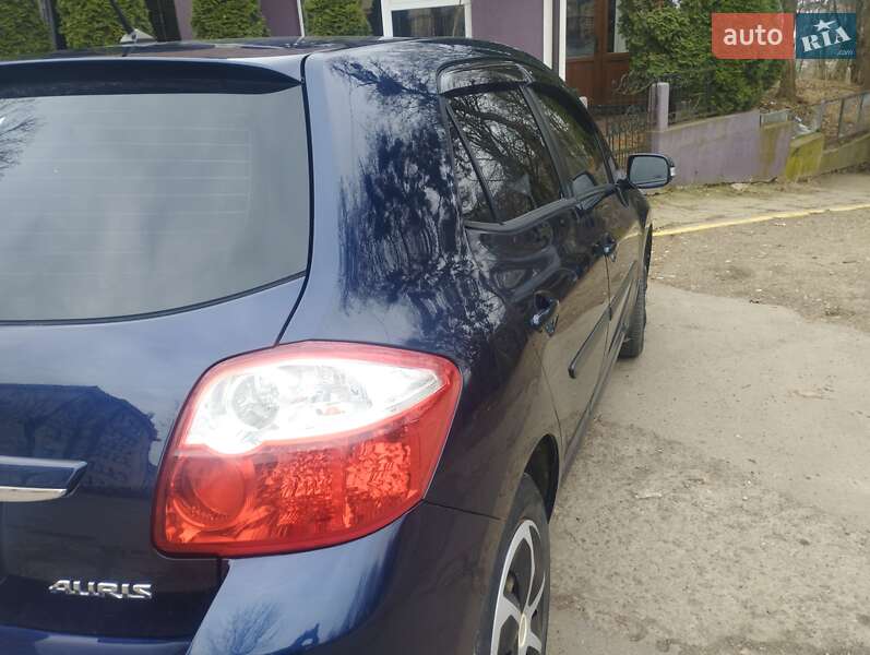 Хэтчбек Toyota Auris 2010 в Черновцах