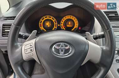 Хэтчбек Toyota Auris 2008 в 