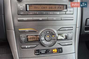 Хэтчбек Toyota Auris 2008 в 