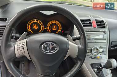 Хэтчбек Toyota Auris 2008 в 
