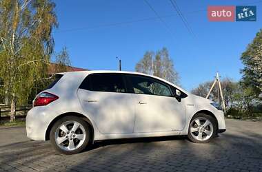 Хэтчбек Toyota Auris 2011 в 