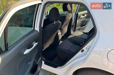 Хэтчбек Toyota Auris 2011 в 