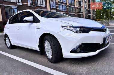 Хэтчбек Toyota Auris 2015 в Чернигове