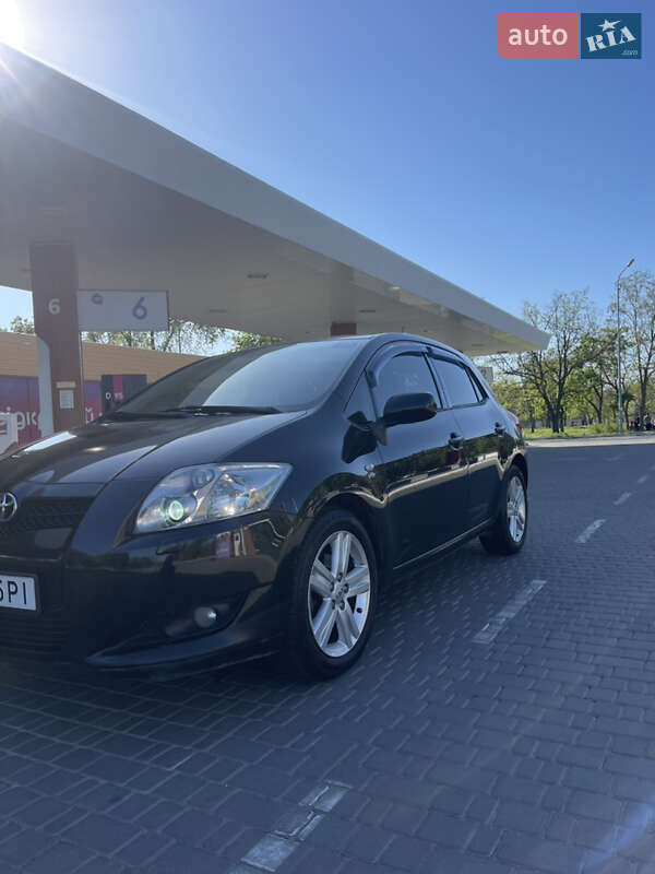 Хэтчбек Toyota Auris 2007 в 