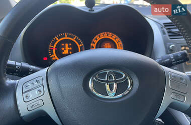 Хэтчбек Toyota Auris 2007 в 