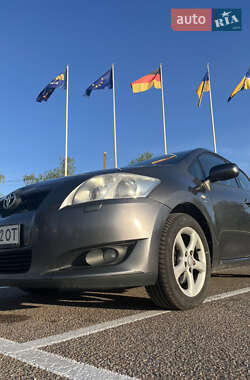 Хэтчбек Toyota Auris 2009 в 