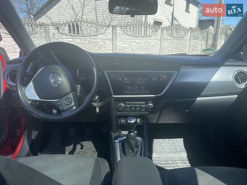 Універсал Toyota Auris 2013 в Звягелі