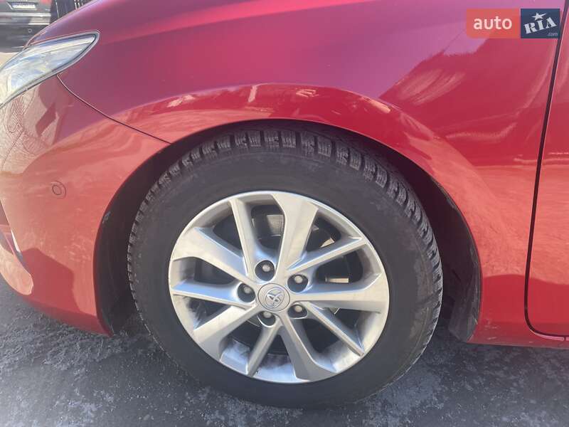Універсал Toyota Auris 2013 в Звягелі