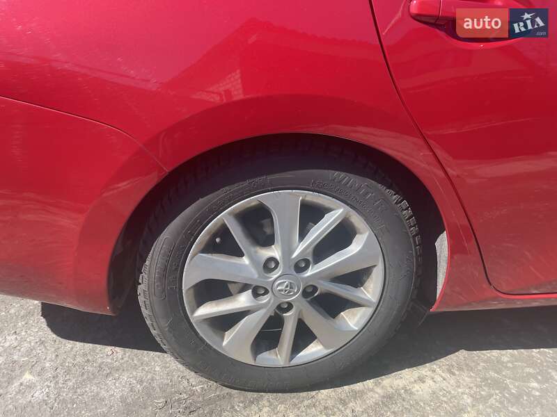Універсал Toyota Auris 2013 в Звягелі