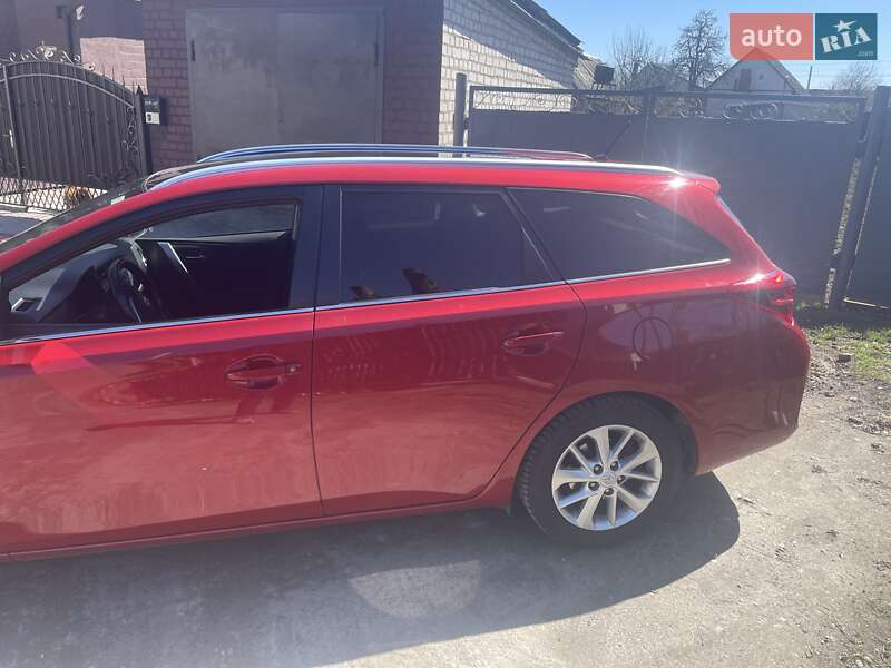 Універсал Toyota Auris 2013 в Звягелі